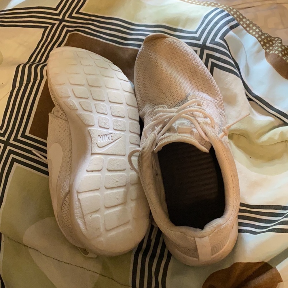 Used nikes - Picture 2 of 2